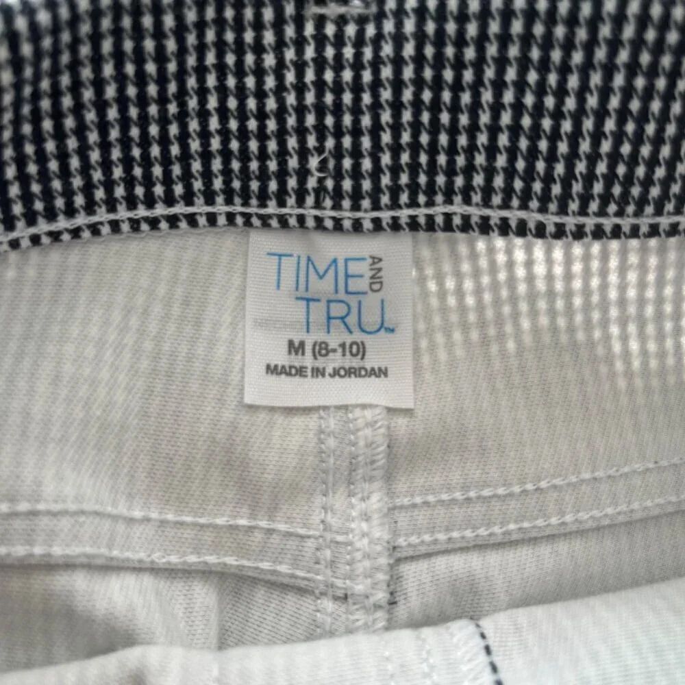 Time and Tru Skinny Pull On Jeans Size Medium EUC - Picture 6 of 7